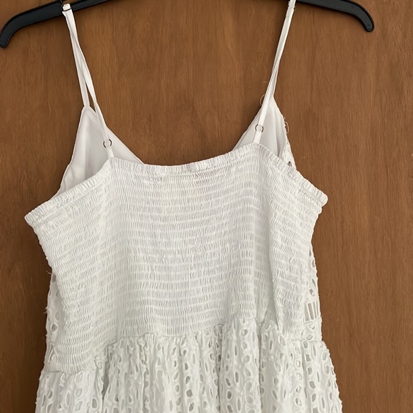 White dress - Picture 3 of 3